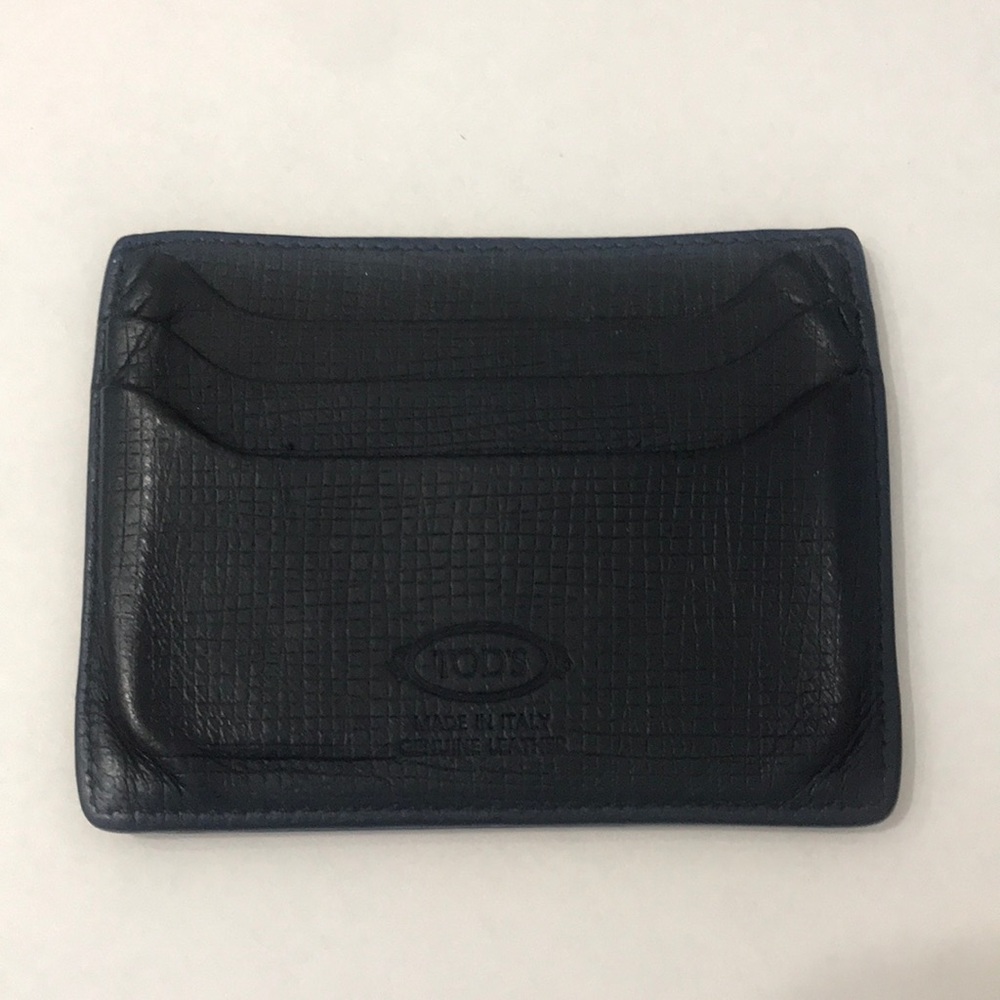 Tod’s leather wallet and credit card holder.
